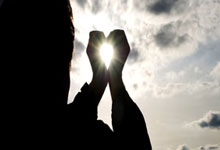 亚星官网:比赛日:萨拉赫创纪录利物浦断崖领跑 马竞翻船皇马追平巴萨.